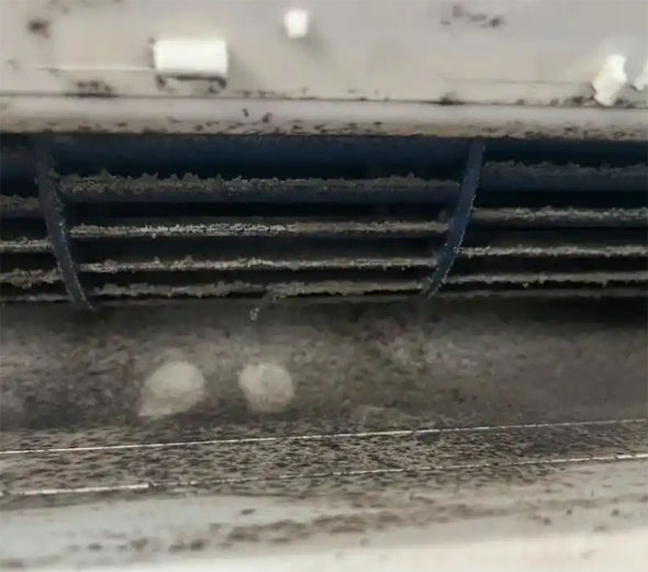 会泽空调吹的风有股烧焦味是怎么回事